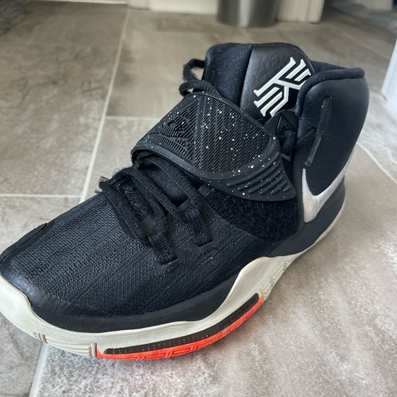 Kyrie 6 - Picture 1 of 5